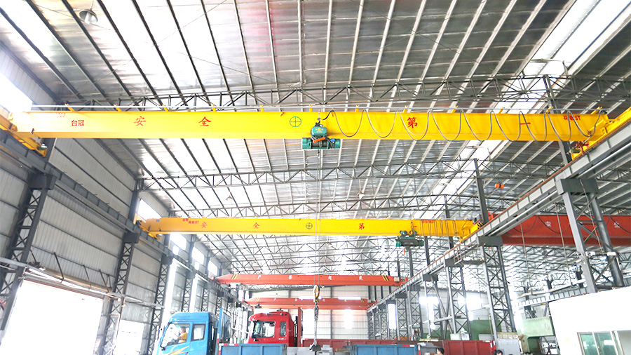 台冠-铝合金轨道单梁起重机在新能源行业应用